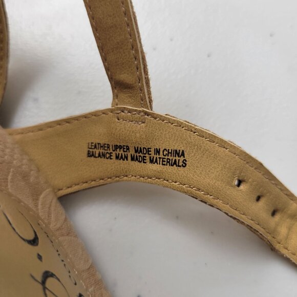 BOC Born Nilsa Wedge Sandals Size 9 Gold High Platform Strappy Padded Comfort - Picture 14 of 15